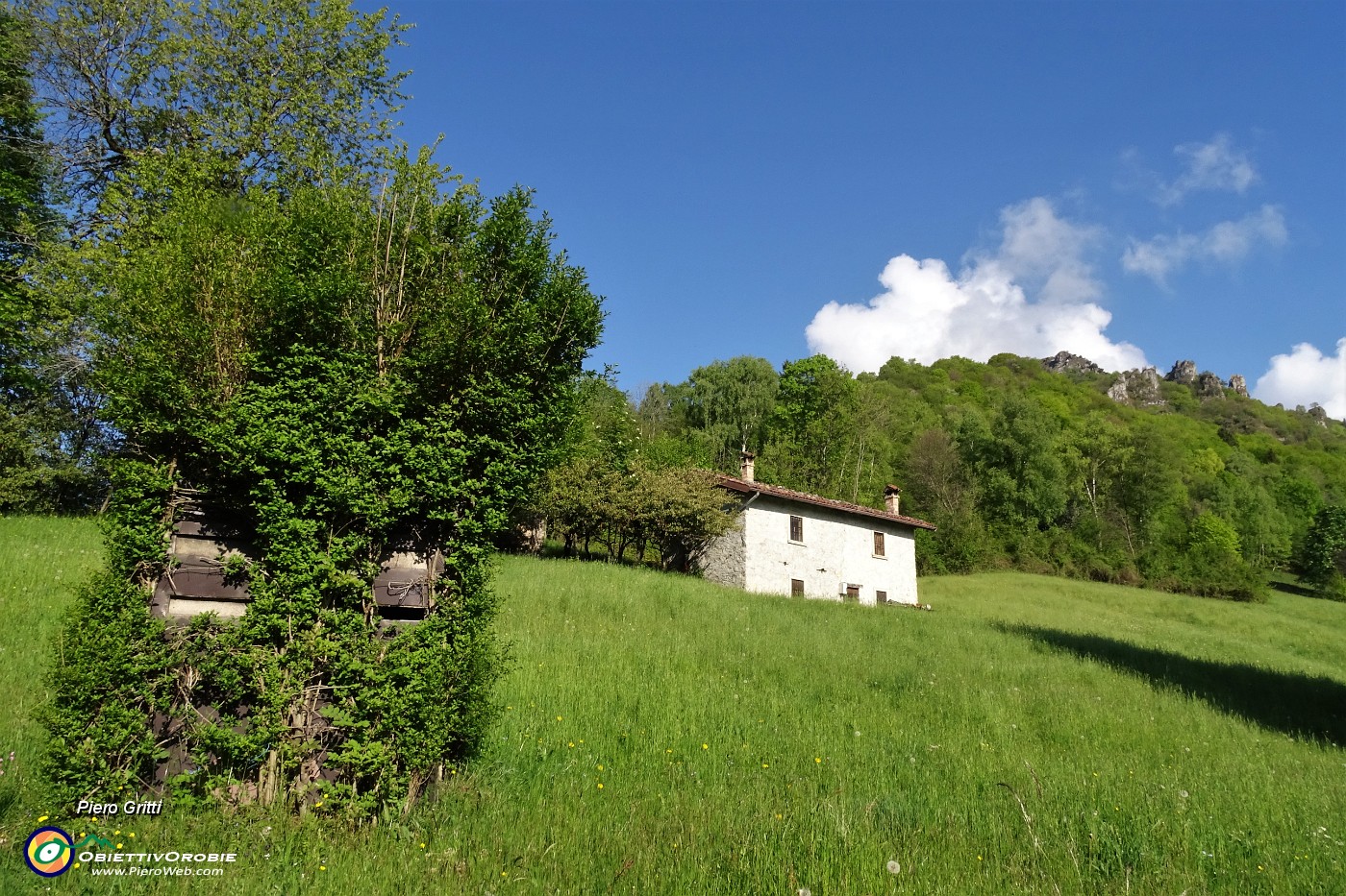 25 Baita con vista verso il Corno Zuccone.JPG